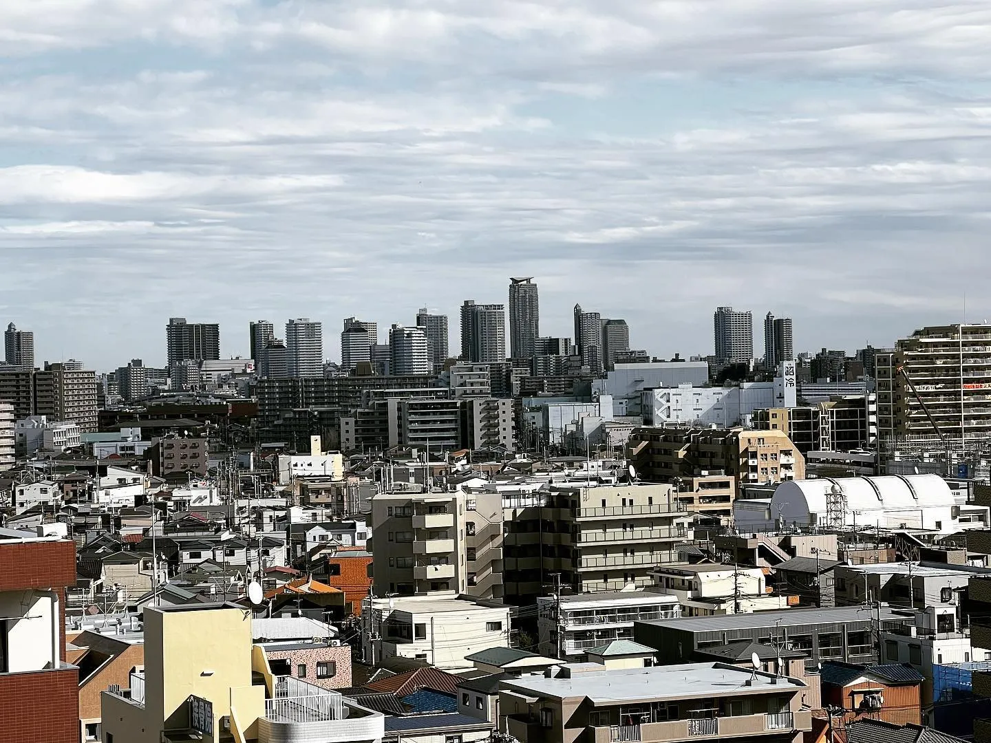 窓ガラスフィルムで節電&災害対策‼︎