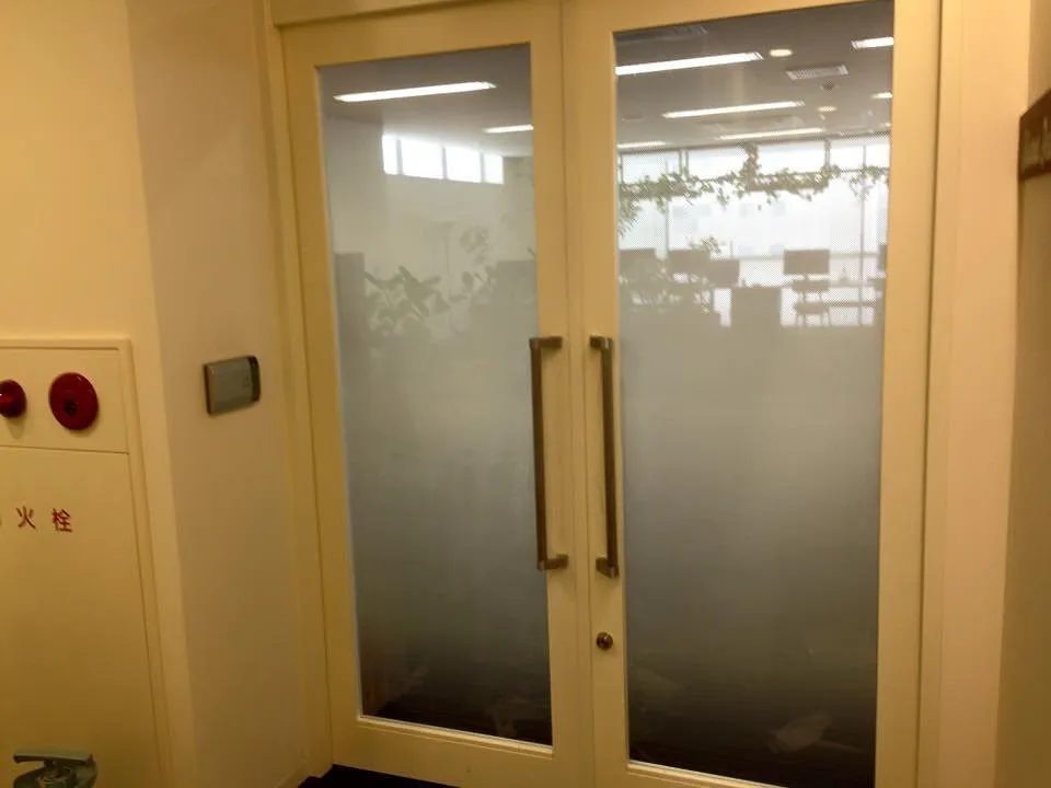 オフィス&店舗に人気の目隠しフィルムを‼︎