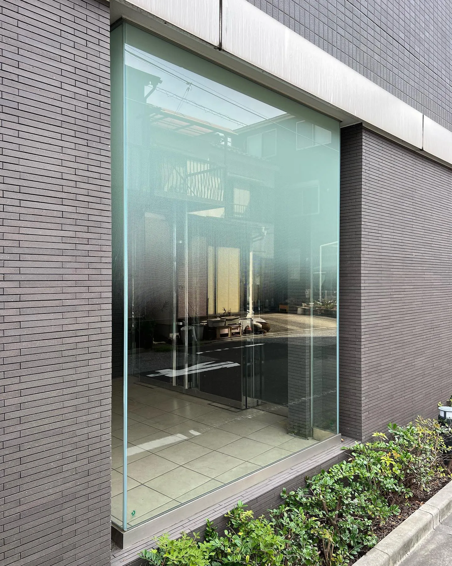 グラデーションフィルムで日差しを抑える！