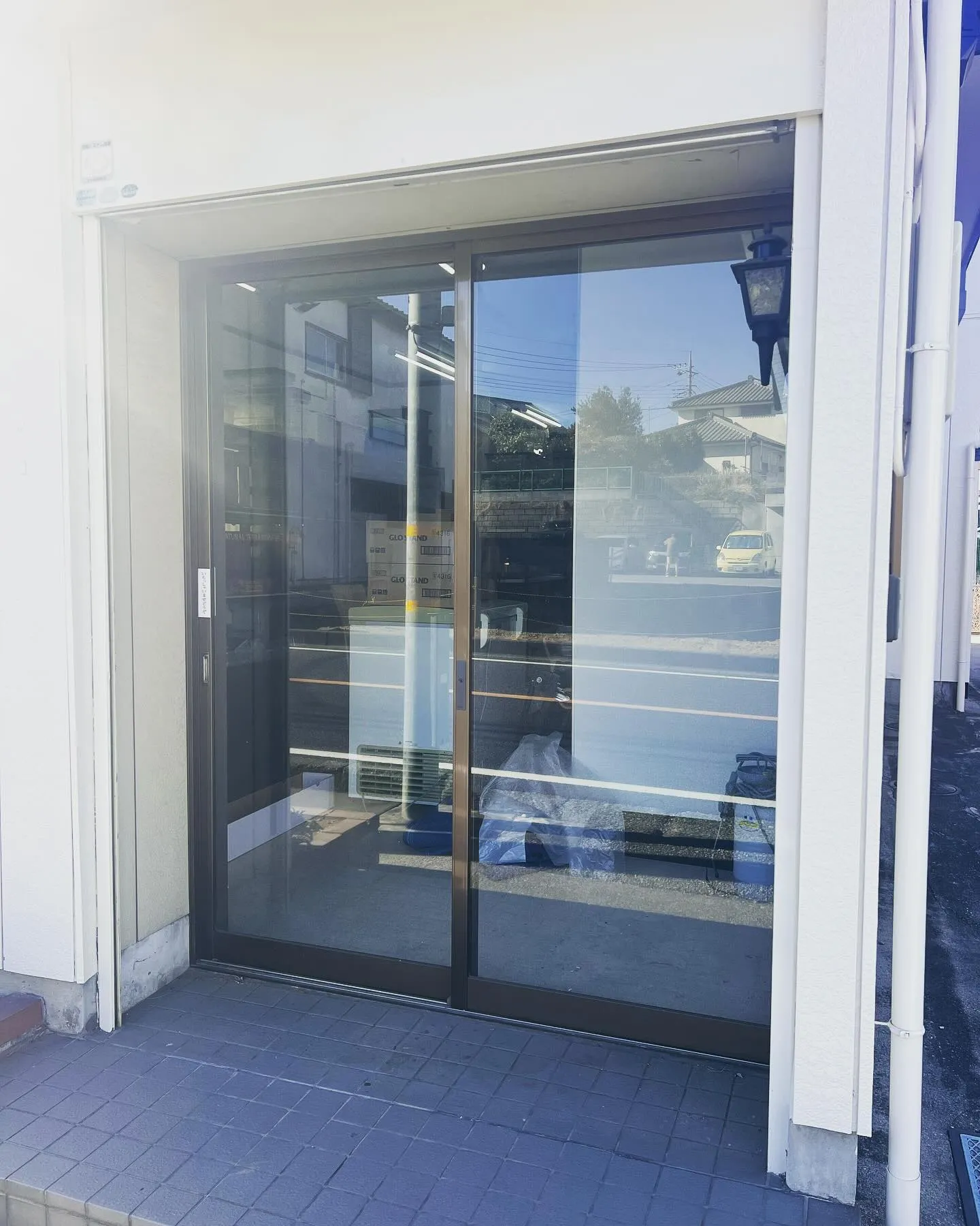 ブラックタイプの窓ガラスフィルムで目隠し対策‼︎